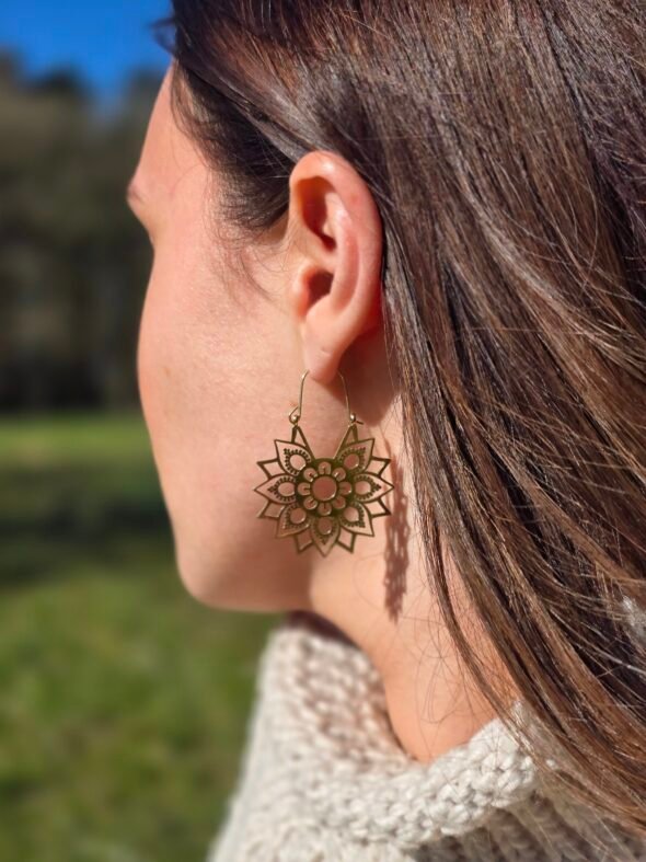 Boucles d'Oreilles Acier Doré Mandala – Image 4