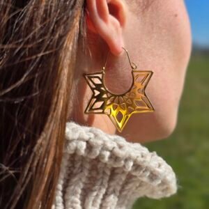 Boucles d’oreilles Yoga Kundalini en acier doré – Élégance et spiritualité