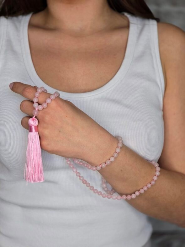 Japa mala noué en Quartz rose – Amour et guérison émotionnelle