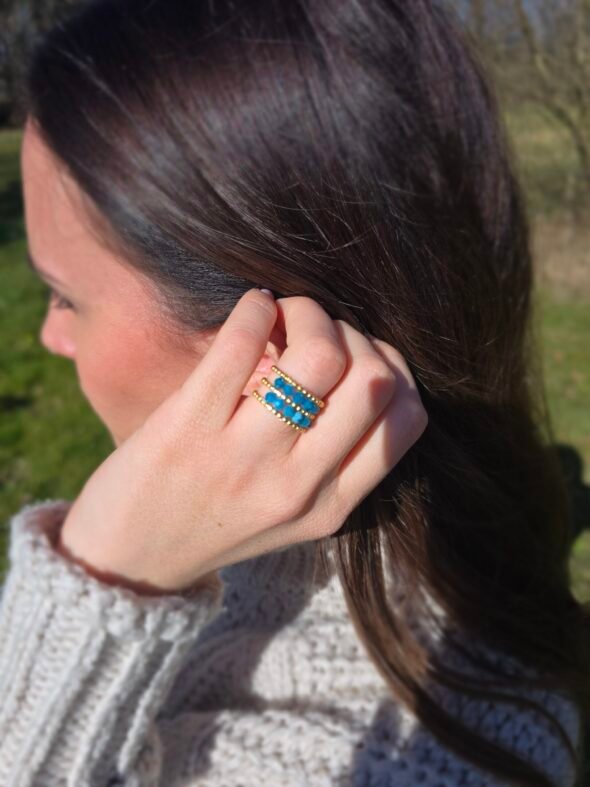 Bague ajustable en acier doré avec Apatite Bleue – Élégance et énergie apaisante