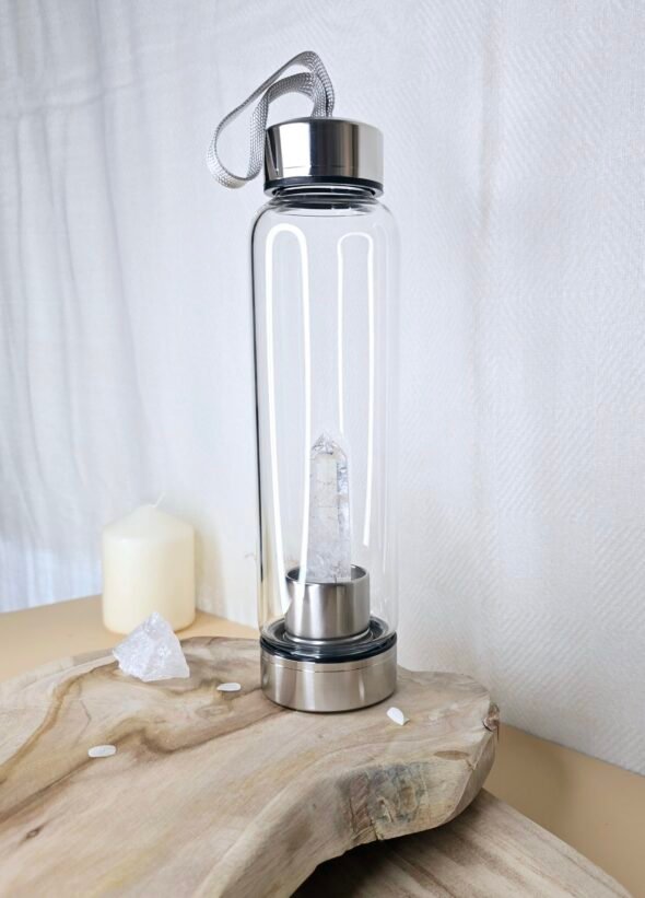 Bouteille en verre avec pointe de cristal de roche – Hydratation et purification énergétique