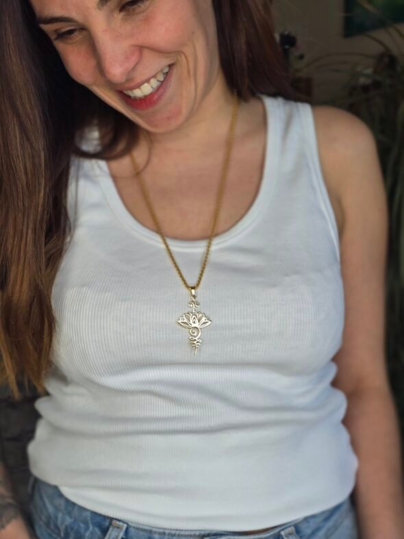 Collier Acier doré Unaalome et Lotus – Image 2