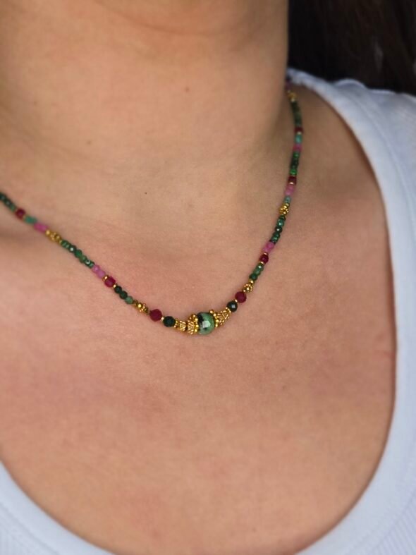 Collier femme avec petites perles en Agate – Élégance et équilibre naturel