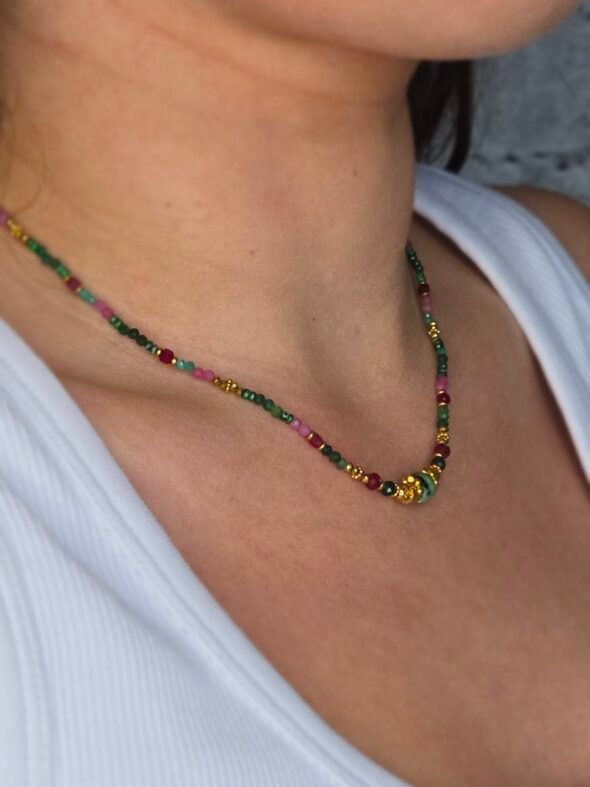 Collier femme avec petites perles en Agate – Élégance et équilibre naturel