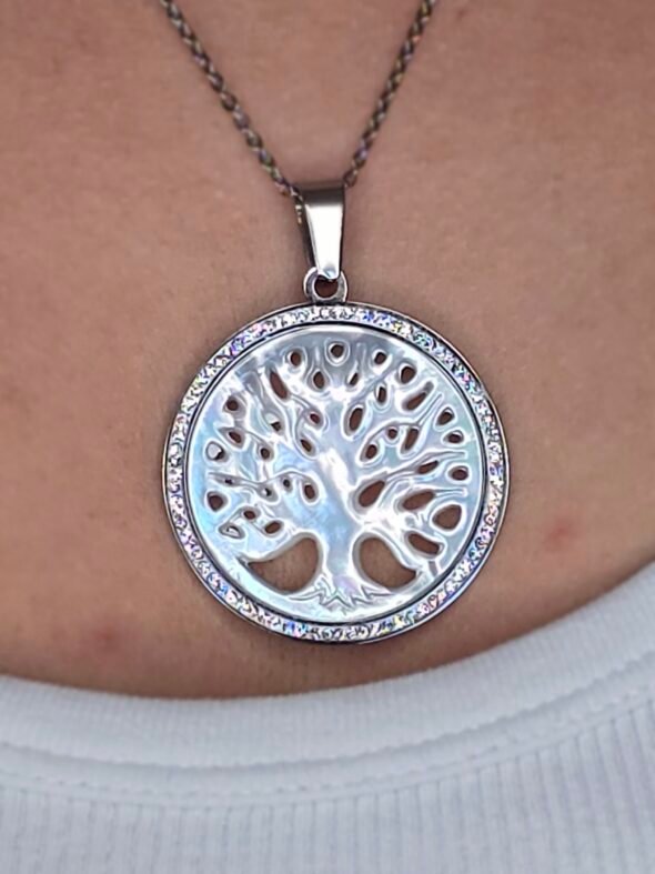 Collier Arbre de Vie en nacre et acier argenté – Symbole de croissance et de connexion