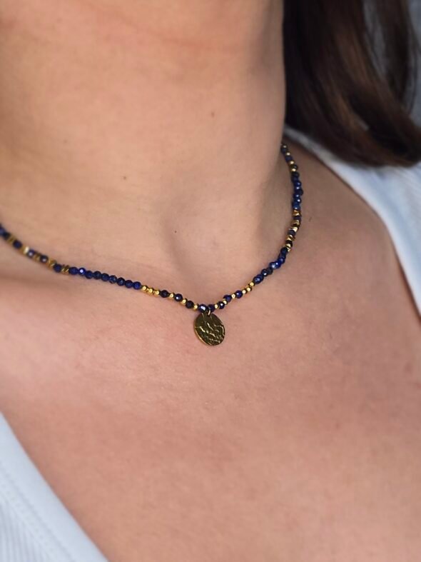 Collier pendentif rond avec perles en Lapis-Lazuli – Élégance et sagesse ancestrale