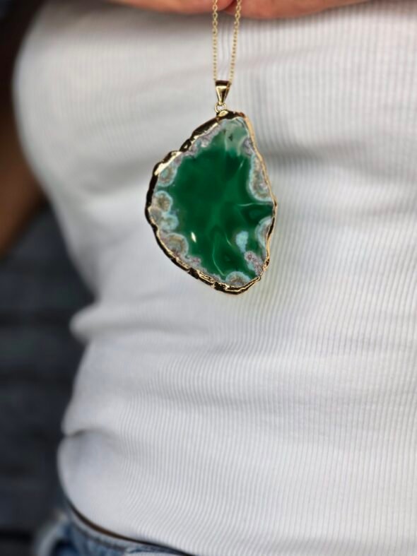 Collier long en cristal d'Agate verte et doré – Sérénité et harmonie