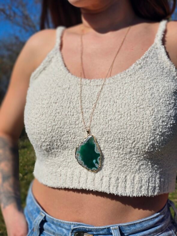 Collier long en cristal d'Agate verte et doré – Sérénité et harmonie