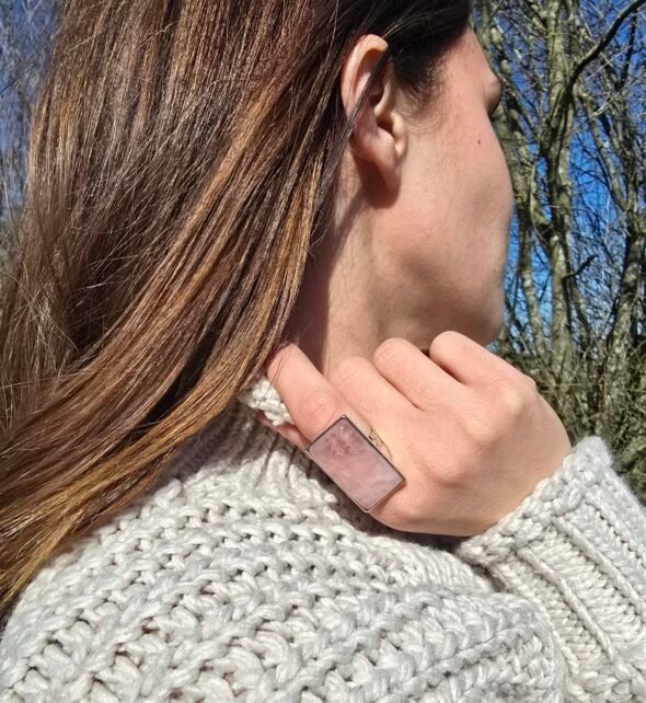 Bague Grande Pierre Rectangulaire Quartz Rose – Image 4