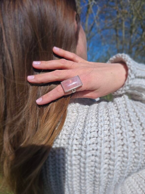 Bague Grande Pierre Rectangulaire Quartz Rose – Image 2