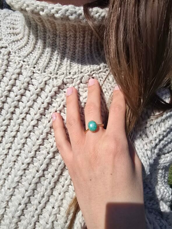 Bague ajustable torsadée en plaqué or avec Amazonite – Élégance et sérénité