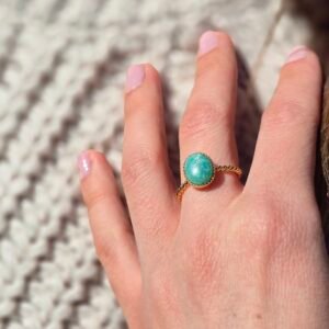 Bague ajustable torsadée en plaqué or avec Amazonite – Élégance et sérénité
