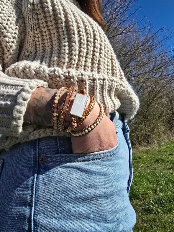 Bracelet en sélénite blanche naturelle et pierres de soleil – Image 3