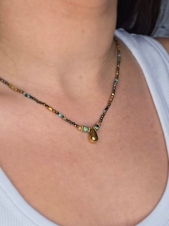 Collier Pendentif Goutte Turquoise d'Afrique – Élégance et protection naturelle