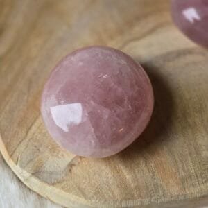 Galets en Quartz Rose naturel 4-6 cm Madagascar – pierre de l’amour, sérénité et harmonie émotionnelle