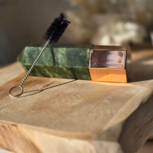 Roll-on massage 4 en 1 en jade vert, outil de lithothérapie et aromathérapie pour détente et bien-être.