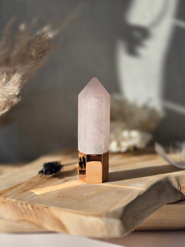 Roll-on massage 4 en 1 en quartz rose, lithothérapie et aromathérapie pour relaxation et apaisement.