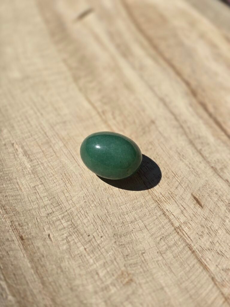 Pierres roulées miniatures en aventurine verte.