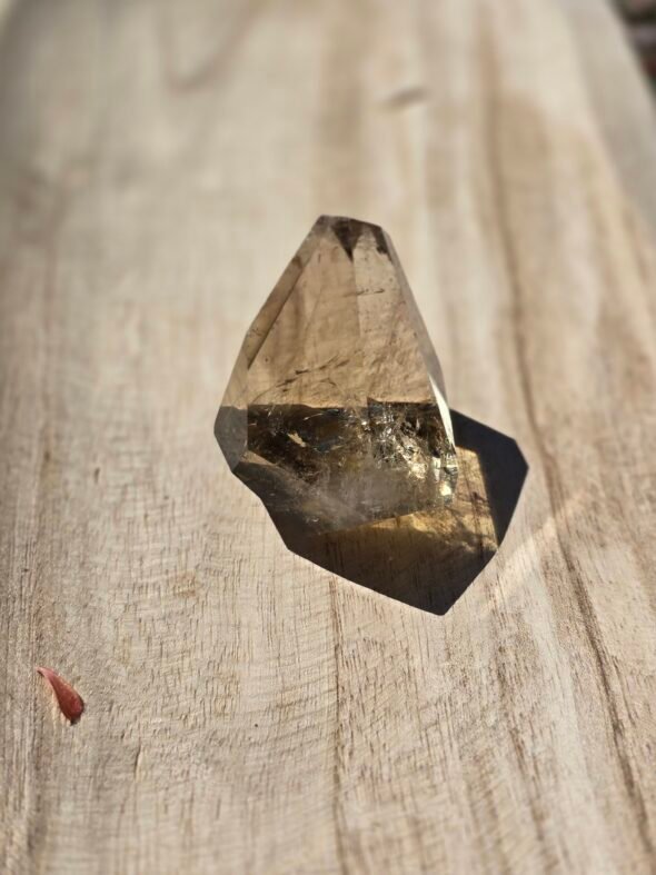Forme libre en Citrine naturelle – pierre de prospérité.