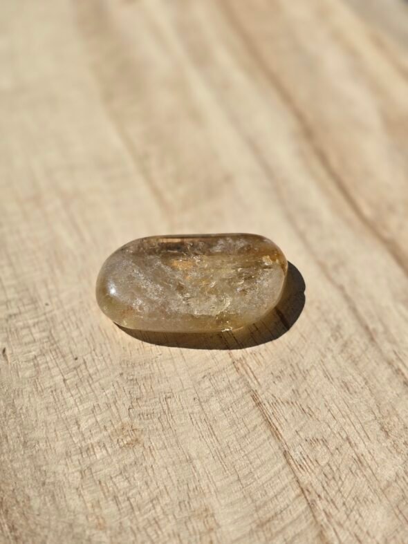 Galet de Citrine naturelle – pierre d’abondance et de joie