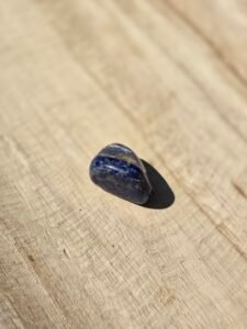 Pierre roulée en Lapis-Lazuli naturel d’Afghanistan – pour lithothérapie, méditation et clarté mentale.