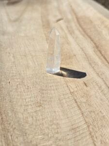 Petites pointes de Cristal de Roche naturelles de Madagascar – pierres de clarté et d’amplification.