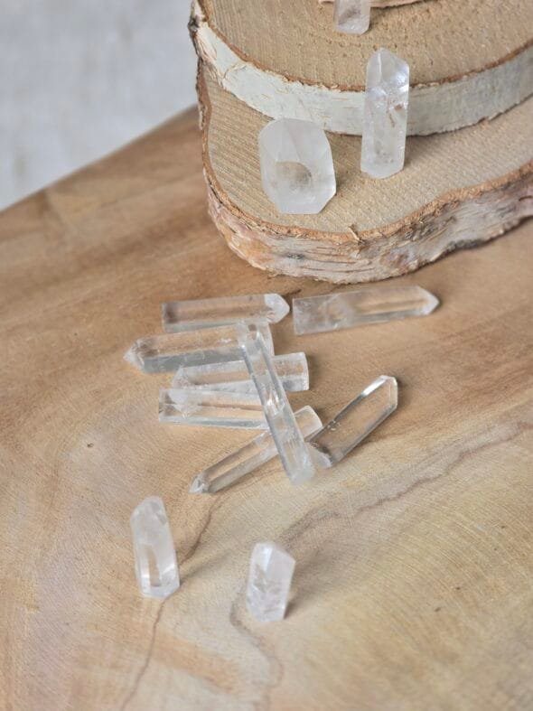 Petite pointe de cristal de roche naturel 2,5 à 5 cm Madagascar pour méditation, purification énergétique et grilles de cristaux