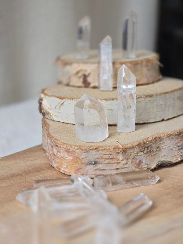 Petite pointe de cristal de roche naturel 2,5 à 5 cm Madagascar pour méditation, purification énergétique et grilles de cristaux