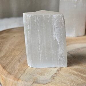 Pierre brute de sélénite 5-6 cm naturelle du Maroc pour purification, rechargement des pierres et sérénité