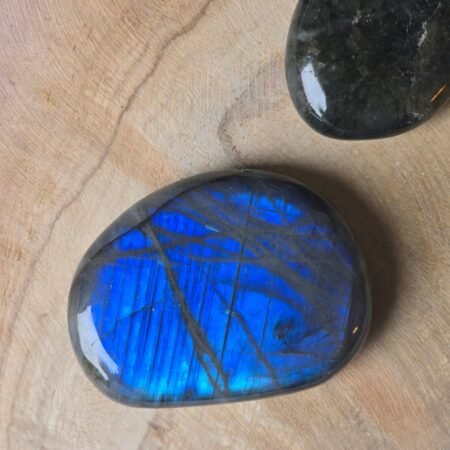 Galet de labradorite naturelle 3,5-5 cm Madagascar – pierre de protection, intuition et équilibre énergétique