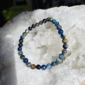 Bracelet en cyanite naturelle – pierre d’équilibre et de clarté mentale