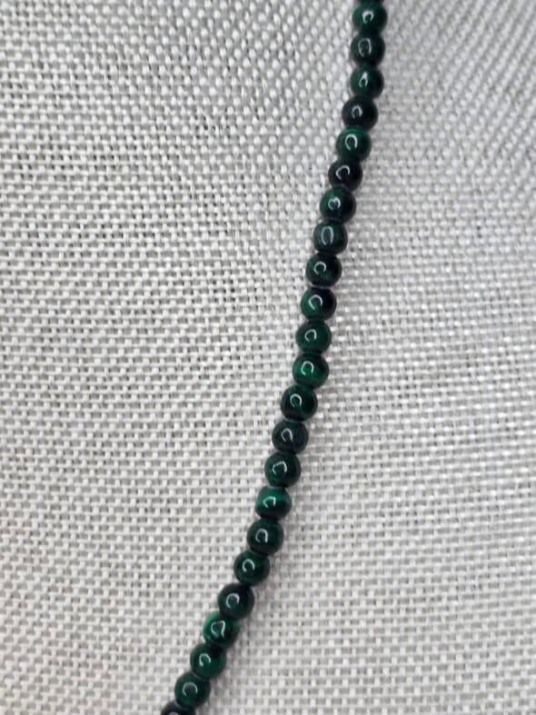 Collier en perles naturelles de Malachite 4 mm, bijou artisanal de lithothérapie pour protection et confiance en soi.