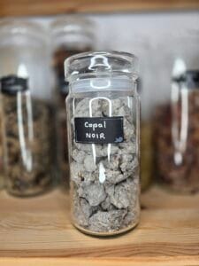 Résine de copal noir en morceaux – encens traditionnel pour fumigation et purification