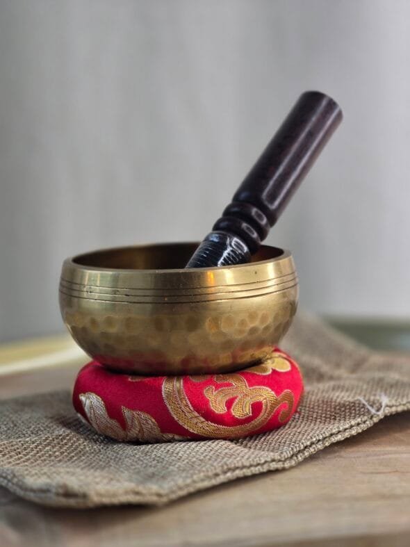 Bol chantant tibétain 8 cm avec coussin, bâton et sachet type jute pour méditation, relaxation et harmonisation énergétique