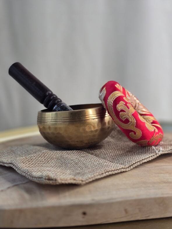 Bol chantant tibétain 8 cm avec coussin, bâton et sachet type jute pour méditation, relaxation et harmonisation énergétique