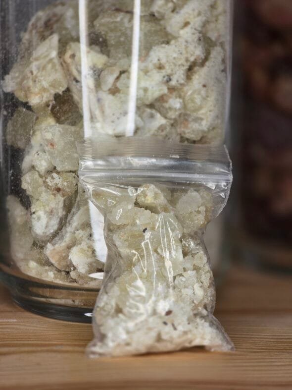 Sachet de 30 g de copal blanc – résine sacrée de Bursera bipinnata, encens naturel du Mexique pour rituels et méditation.