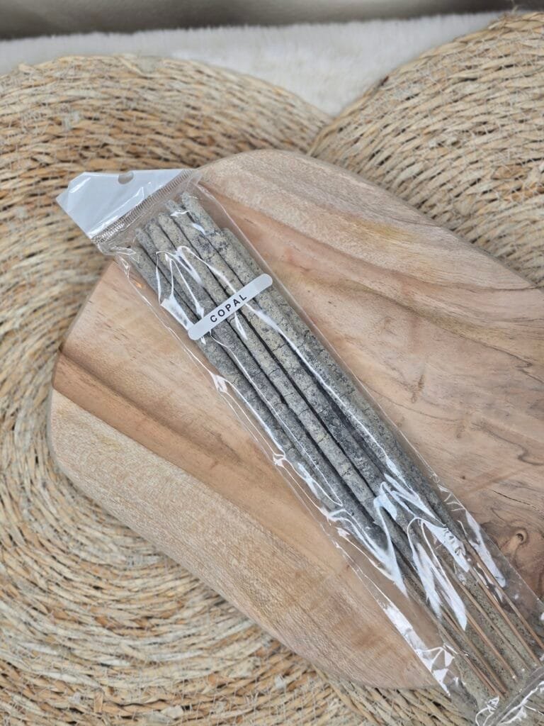 Gros bâtonnets d’encens sacré en copal, pour purification et protection