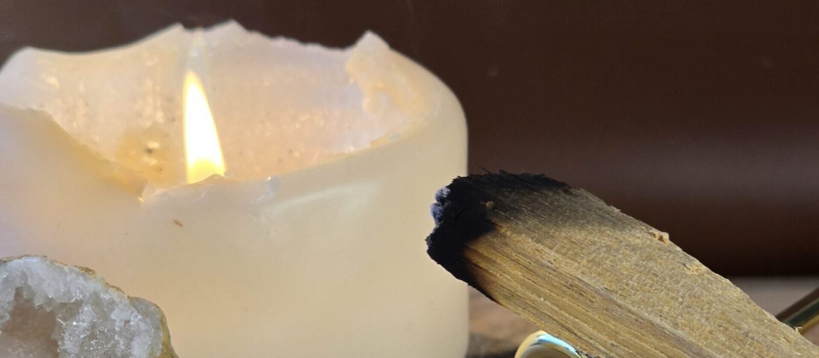 rituel purification maison palo santo énergie