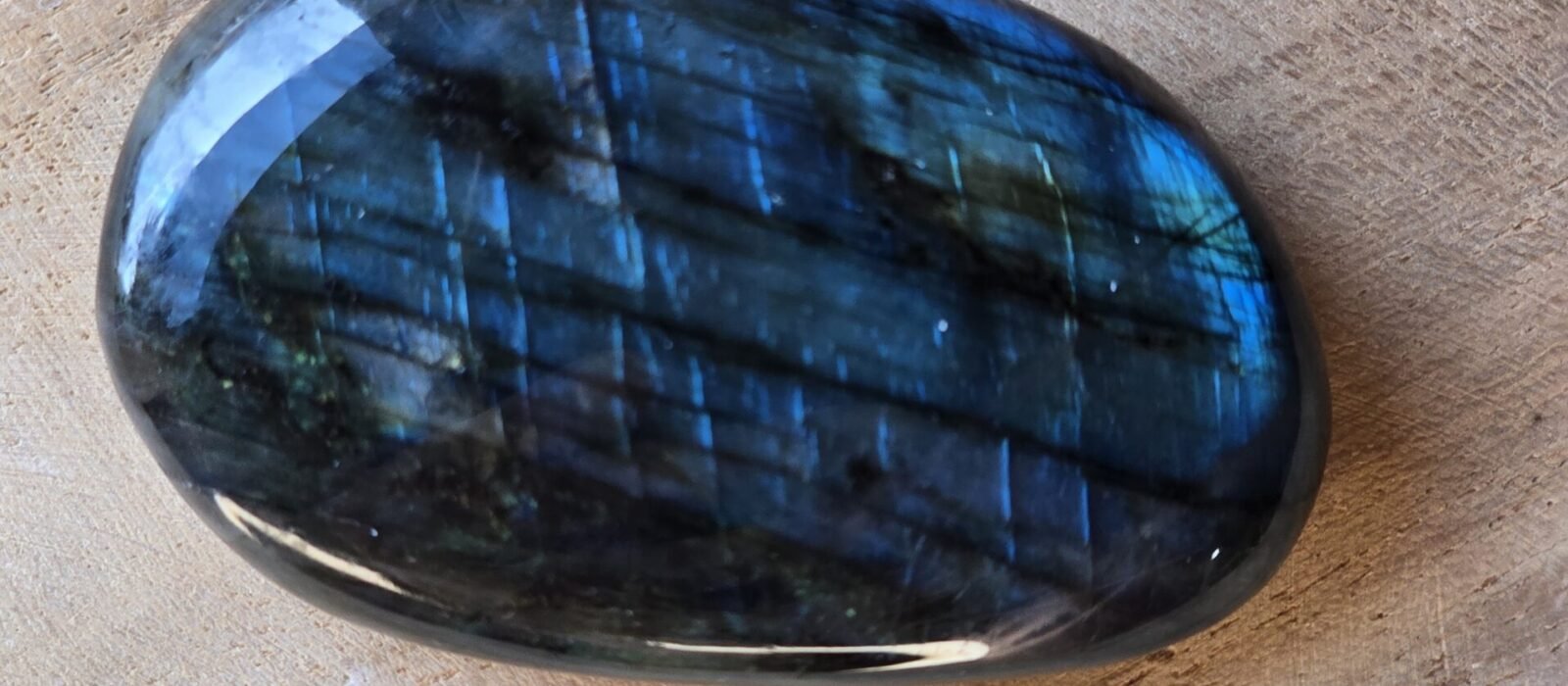 Labradorite pierre de protection énergétique pour personnes sensibles