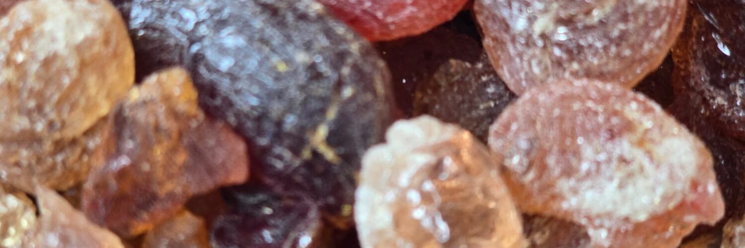 Sachet de 30 g de copal Mesquite – résine sacrée de Prosopis alba, encens naturel du Mexique pour ancrage et purification rituelle.