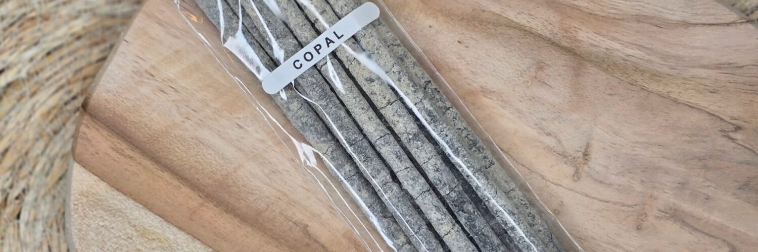 Gros bâtonnets d’encens sacré en copal, pour purification et protection