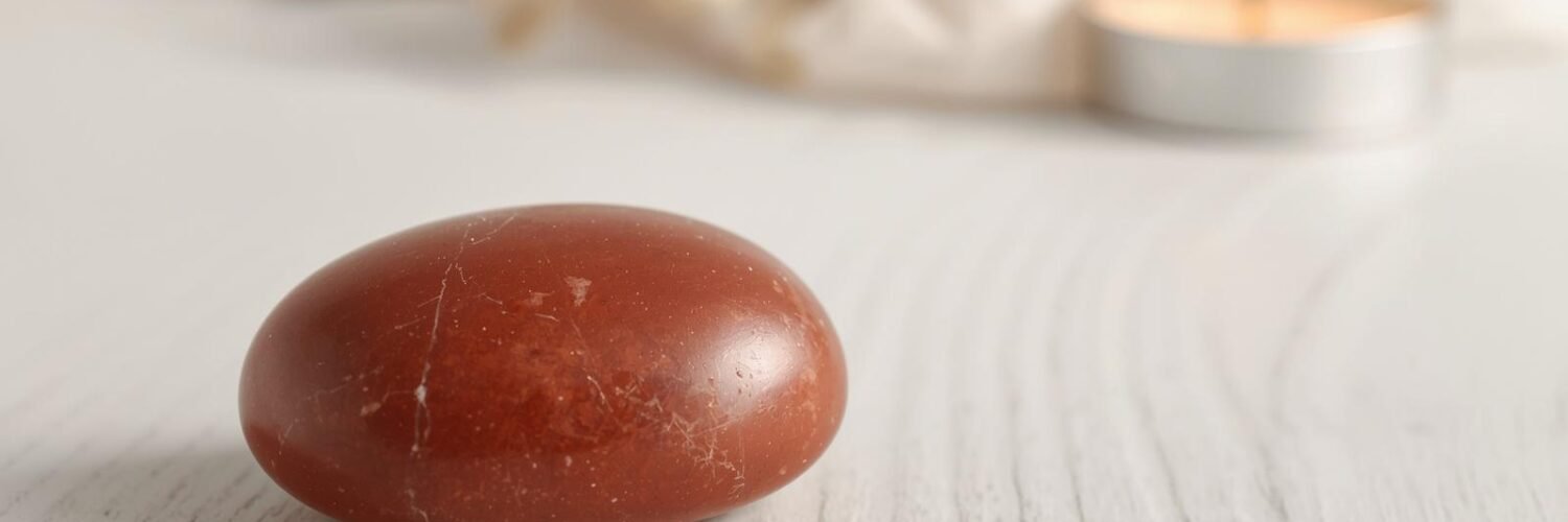 Jaspe rouge galet rouge brique — ancrage Isha Kriya