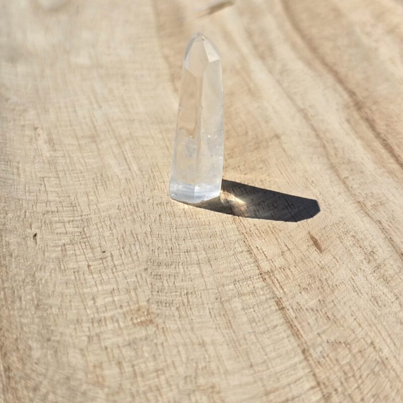Petites pointes de Cristal de Roche naturelles de Madagascar – pierres de clarté et d’amplification.
